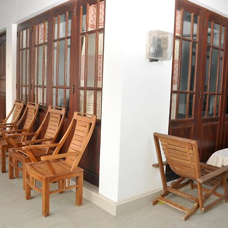 Golden Shower Inn Kandy Esterno foto