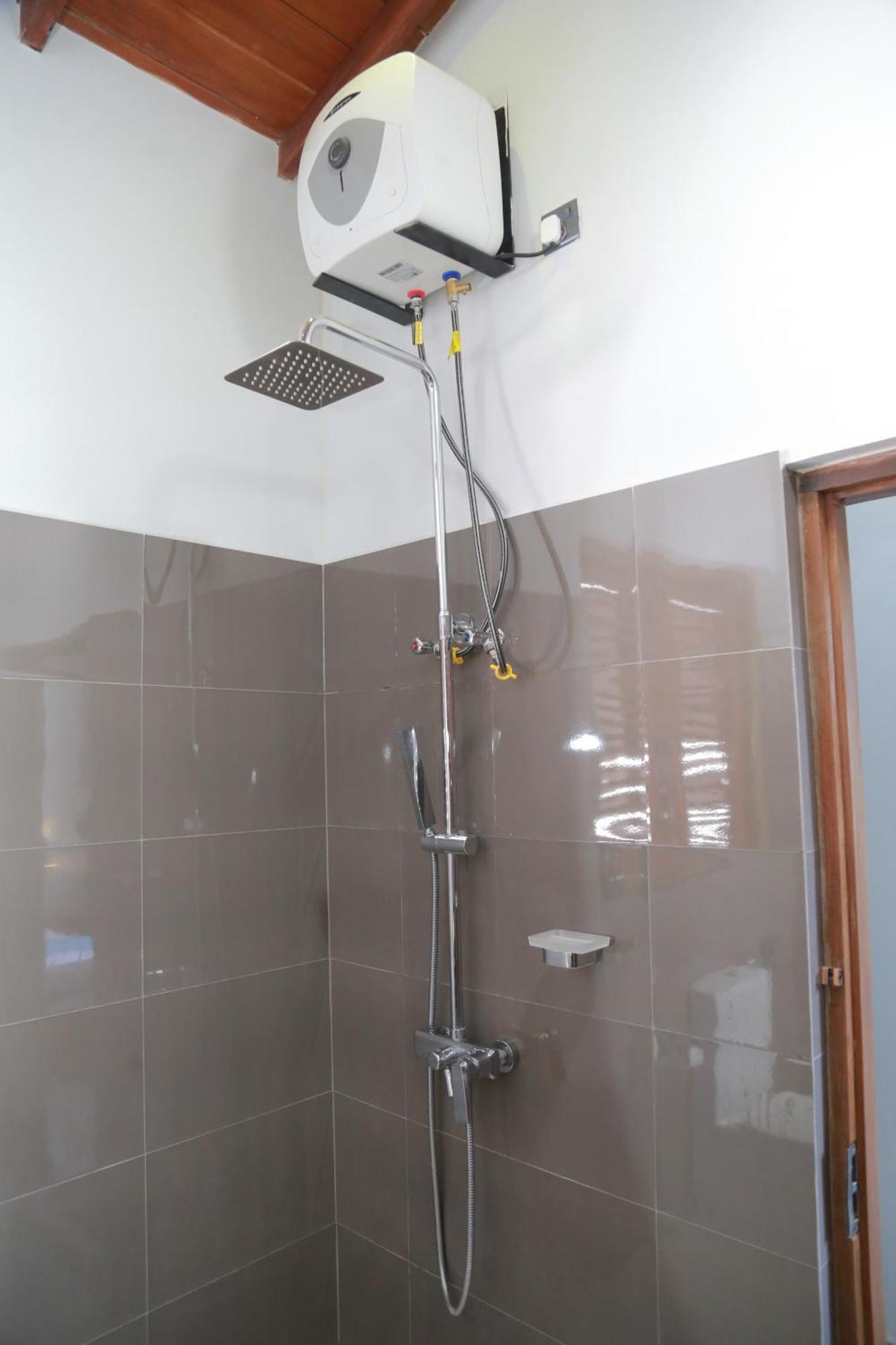 Golden Shower Inn Kandy Esterno foto