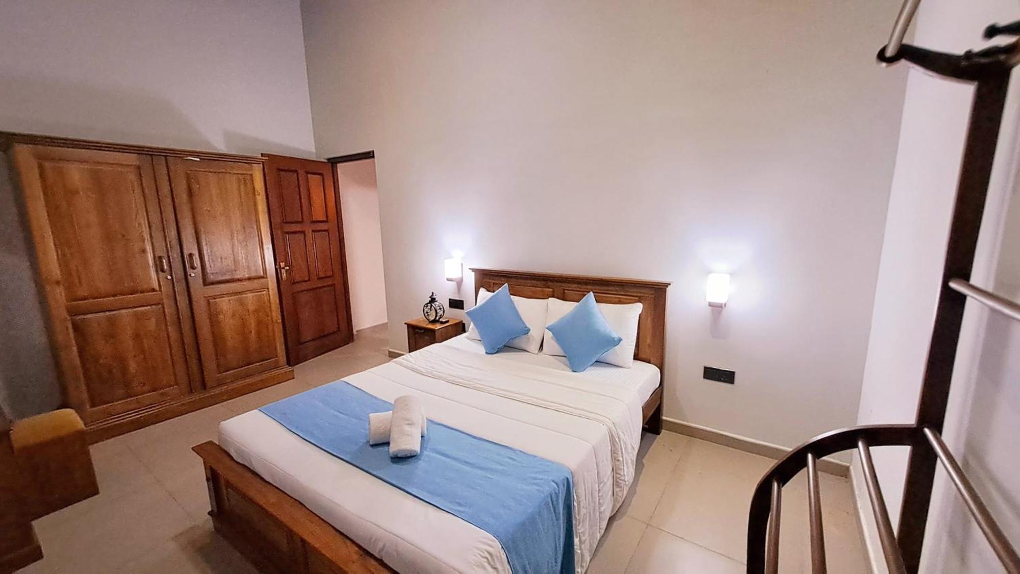 Golden Shower Inn Kandy Esterno foto