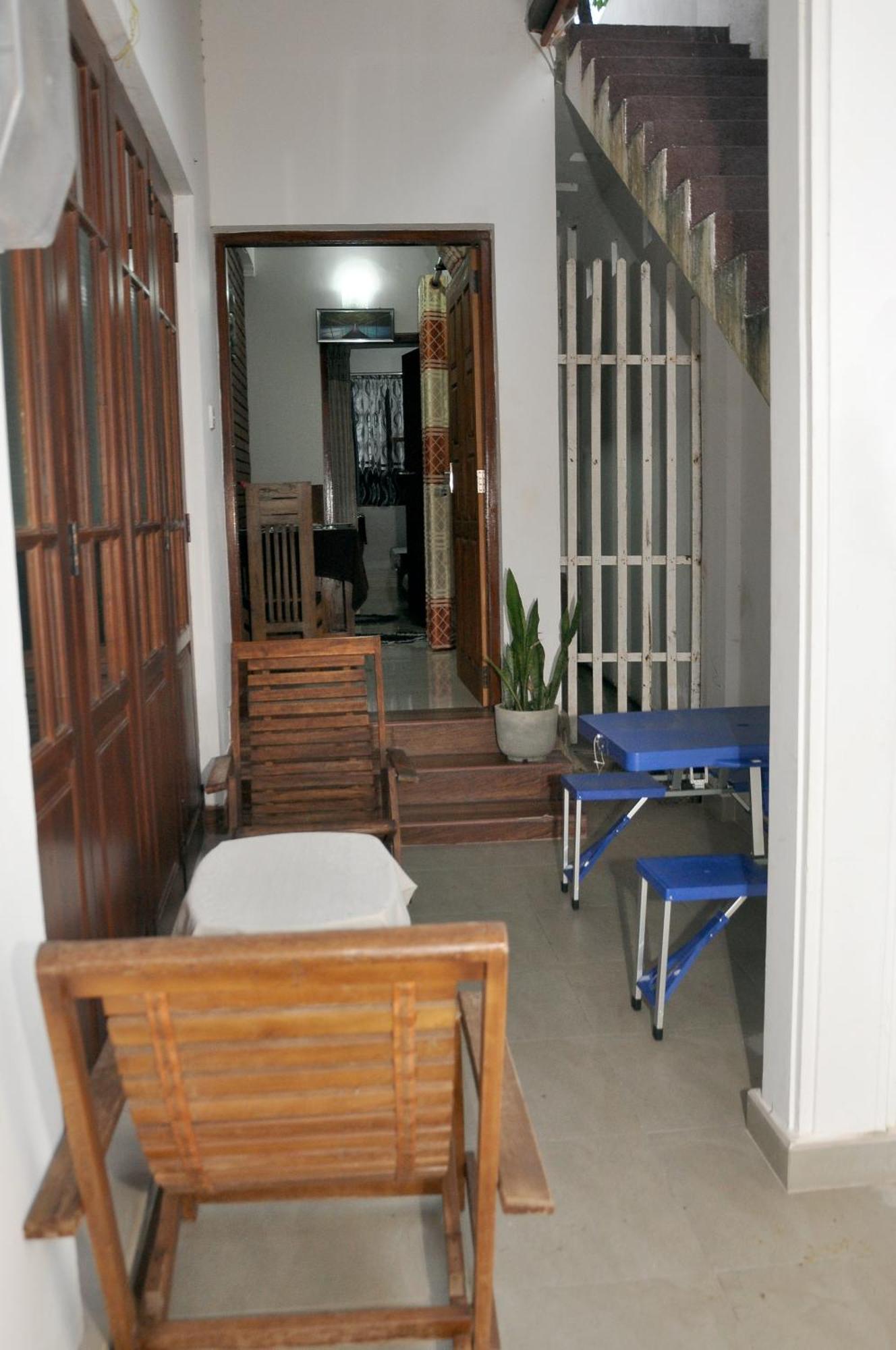 Golden Shower Inn Kandy Esterno foto