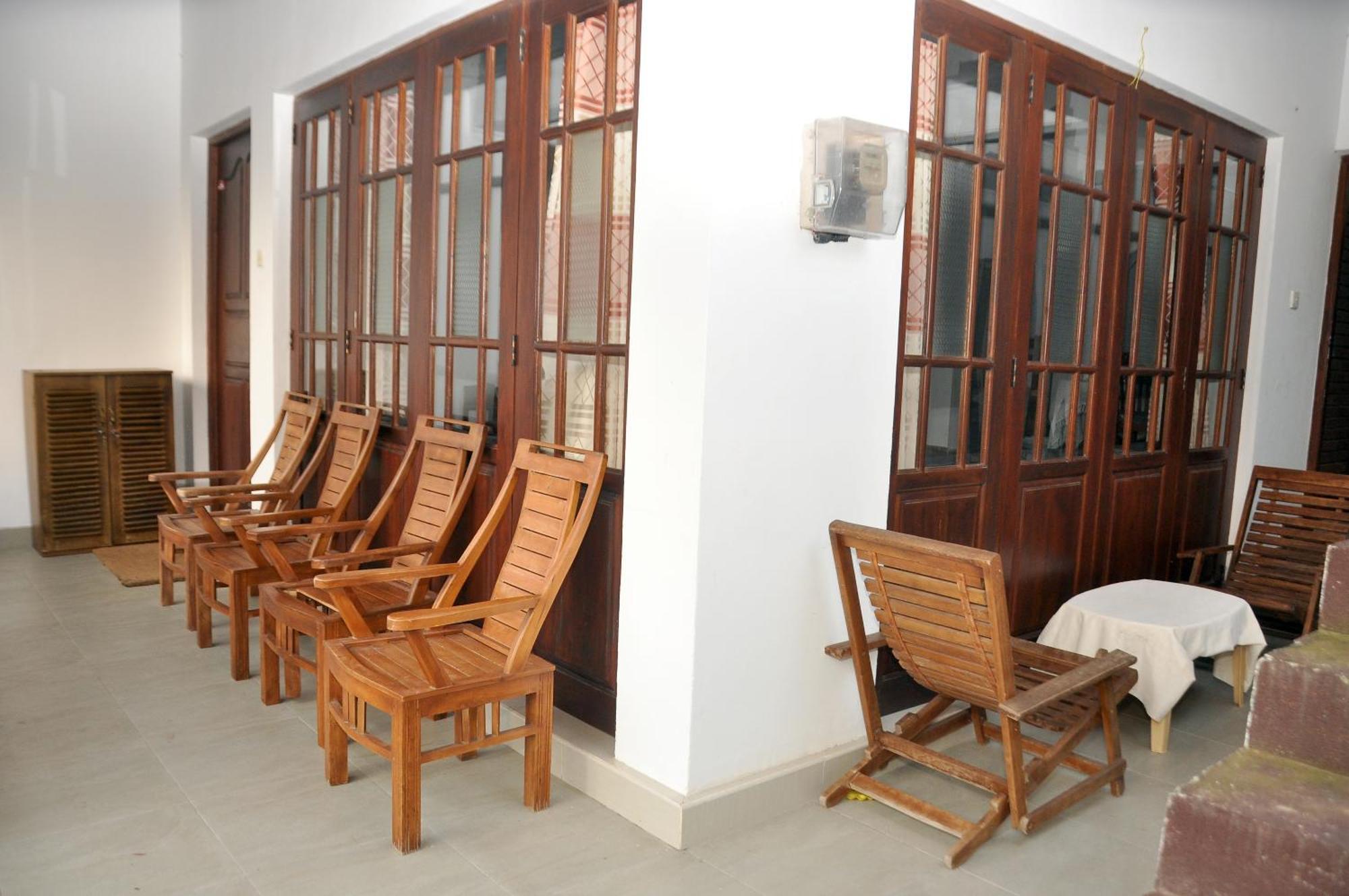 Golden Shower Inn Kandy Esterno foto