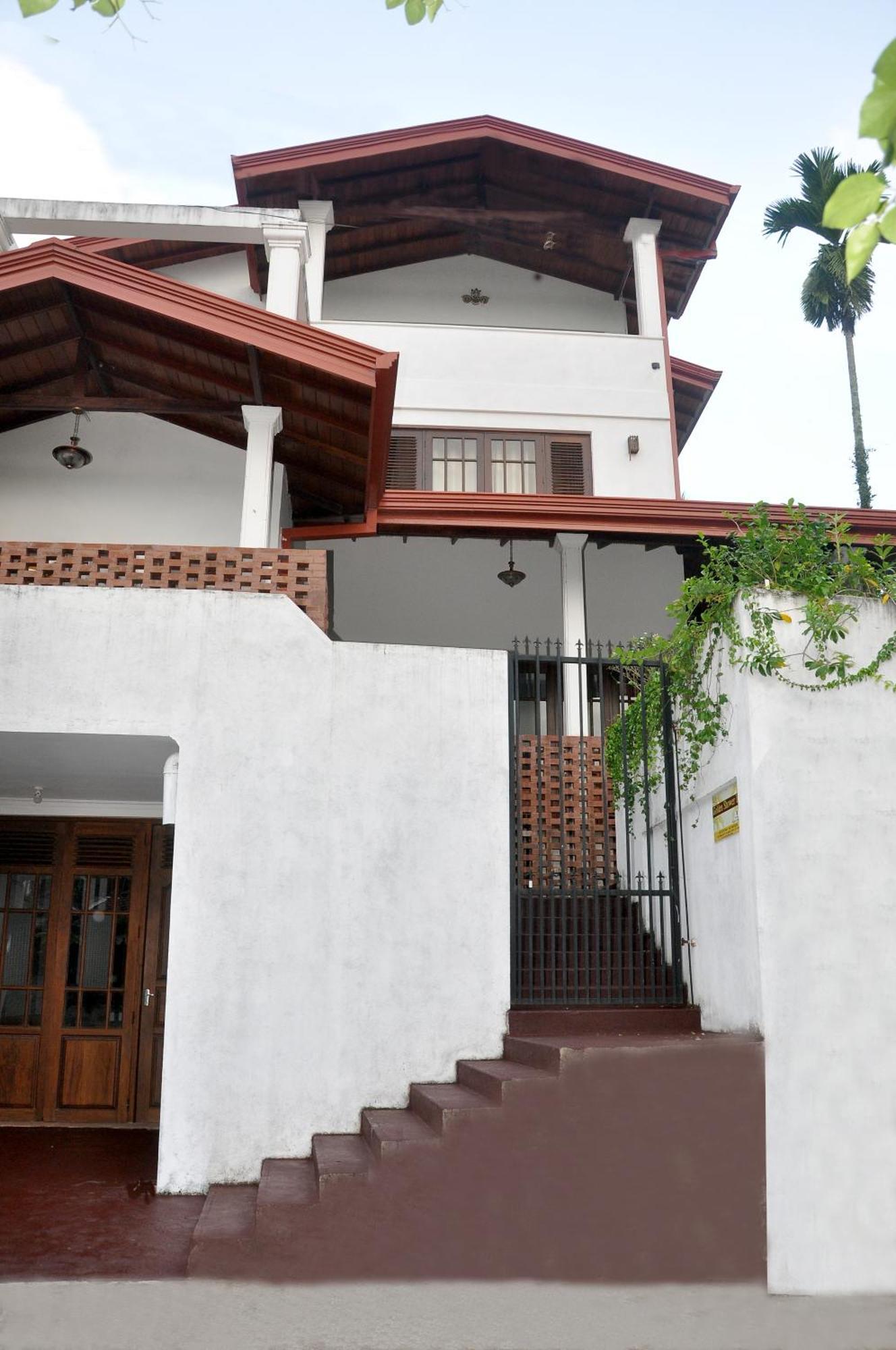 Golden Shower Inn Kandy Esterno foto