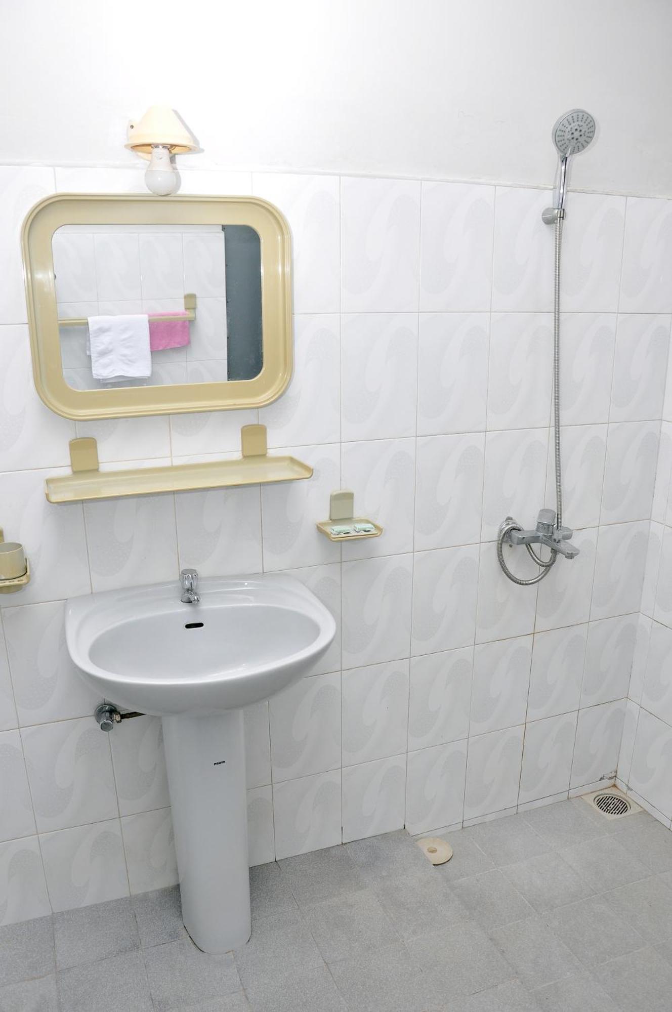 Golden Shower Inn Kandy Esterno foto