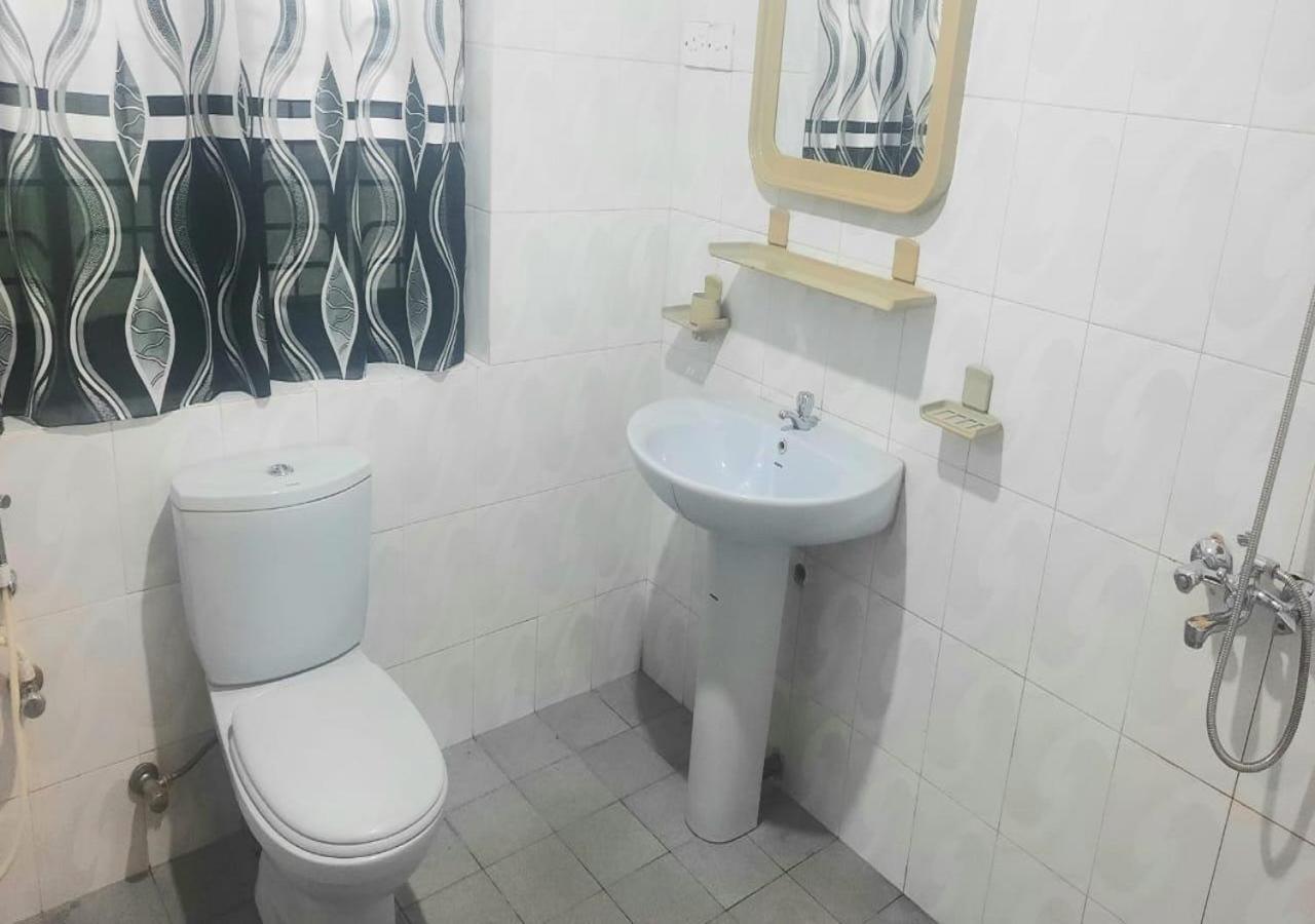 Golden Shower Inn Kandy Esterno foto
